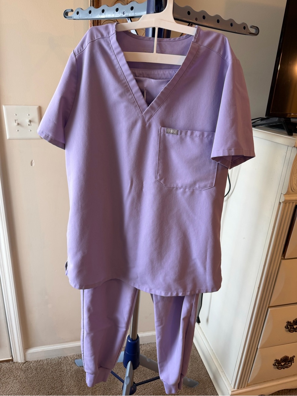 Figs Lavender V-Neck Scrub Set, Medium Top, Small Jogger.
